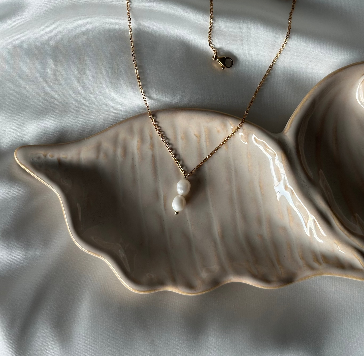 Double pearl kaulakoru