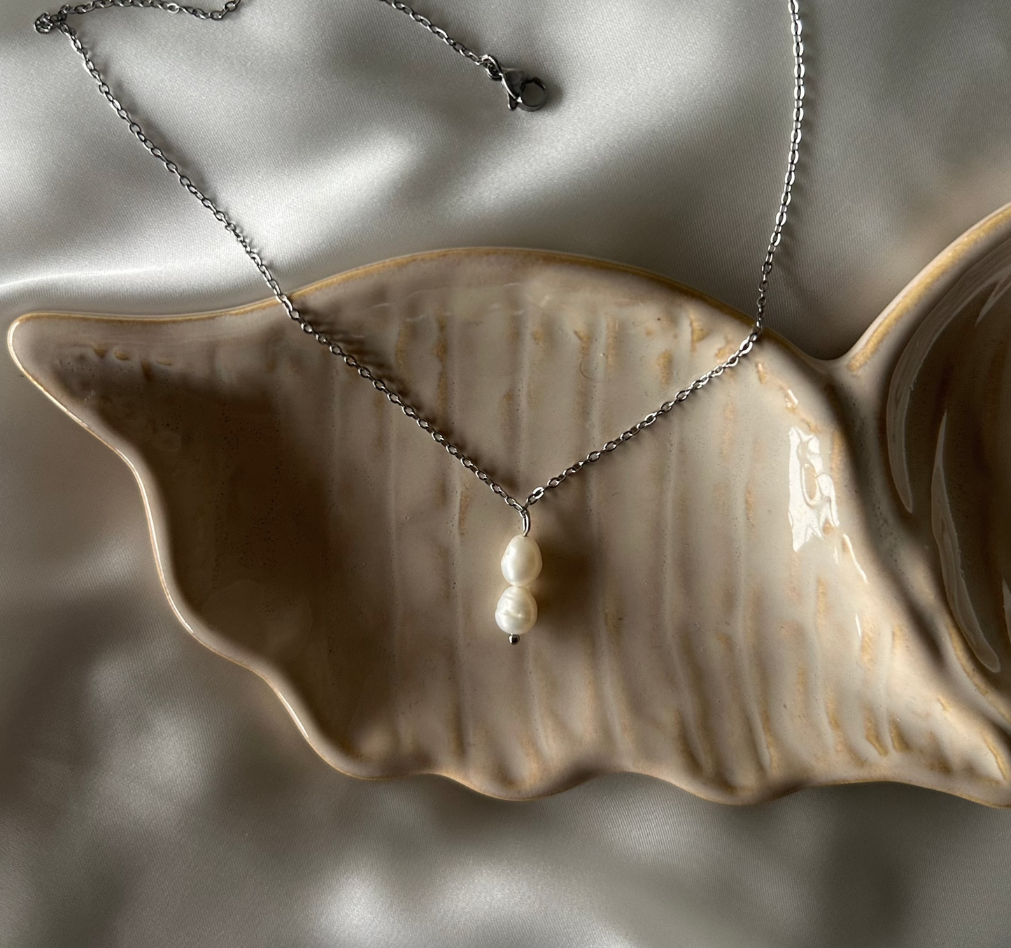 Double pearl kaulakoru